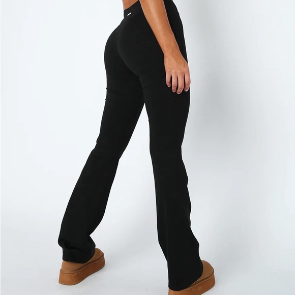 NWT White Fox Walk With Me Flare Leggings Black - Picture 3 of 6